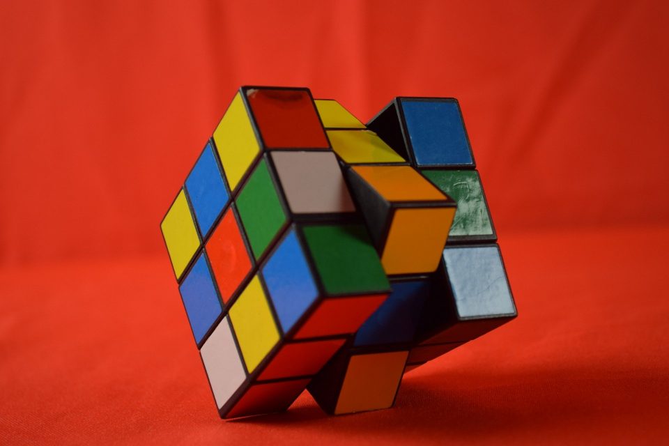 come si risolve il cubo di rubik