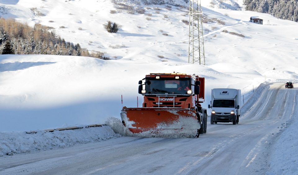 Perché si sparge il sale sulla neve per strada?